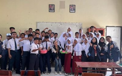 ASYIK NYA BELAJAR KIMIA! Mahasiswa KKN UNDIP Mengajak Pelajar SMP N 01 Mojolaban Untuk Mengenal Ilmu Kimia dan Mengimplementasikan dalam Berbagai Wujud Kehidupan Manusia